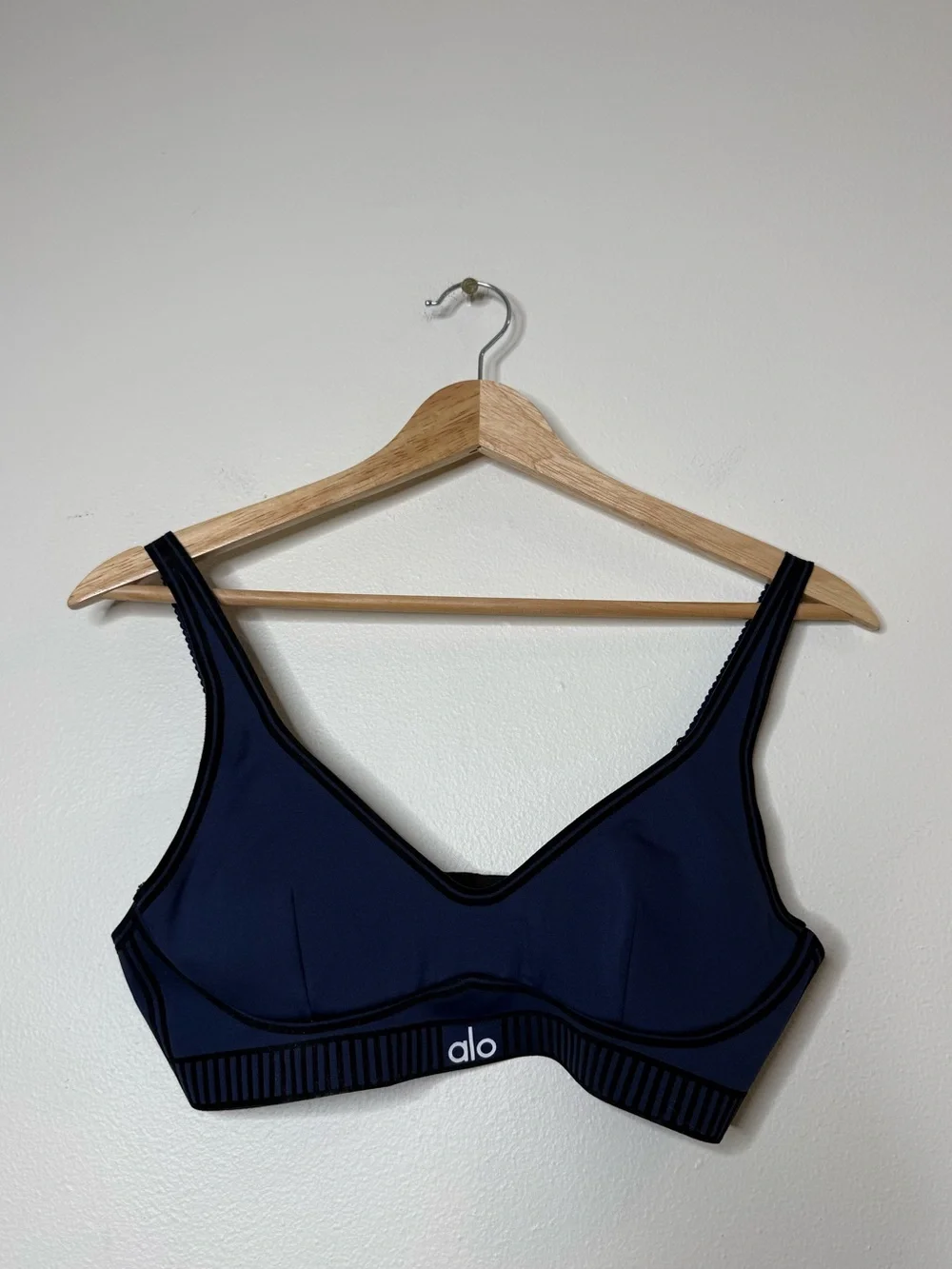 Alo Yoga Line Up Bra in navy size small
